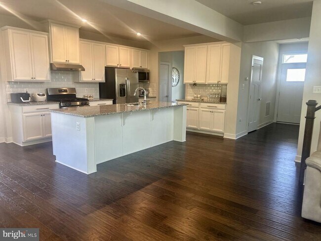 Building Photo - 105 Cabbage White Dr