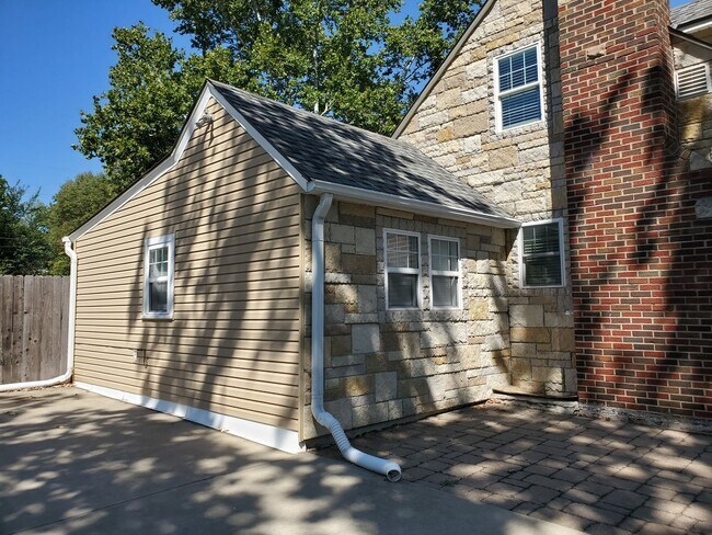 Building Photo - No longer accepting Applications after 10/...