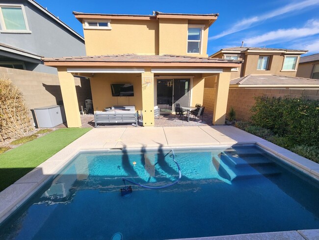 Building Photo - Upgraded 3 Bedroom with a Pool in a Gated ...