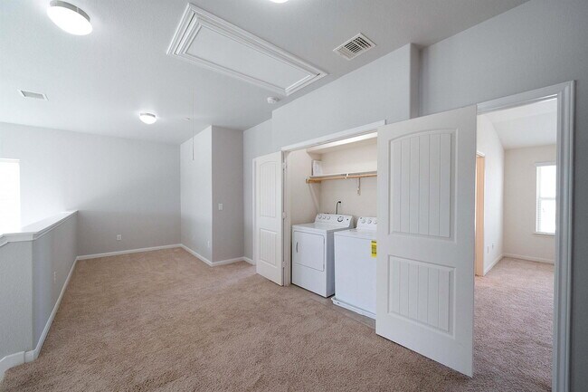 Building Photo - 1620 Bryant Dr
