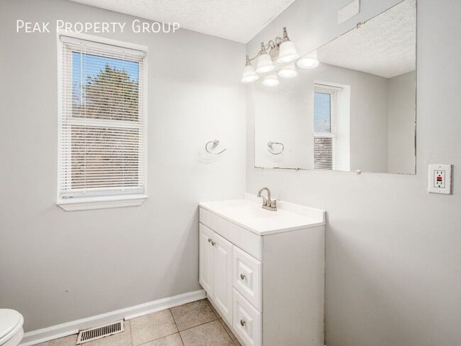 Building Photo - 1250 S Washington Ave