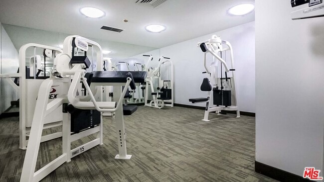 Building Photo - 800 W 1st St