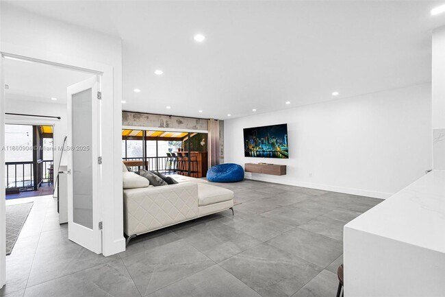 Building Photo - 15547 Braemar Ct