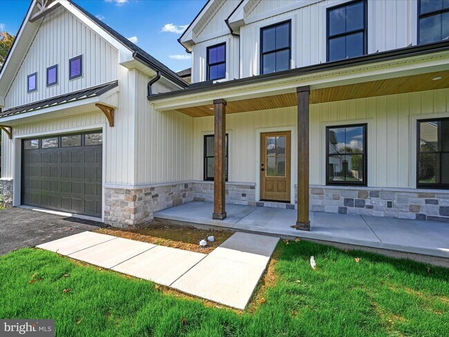 Building Photo - 4 Bed 3.5 Bath Brand New Custom Home in East Petersburg