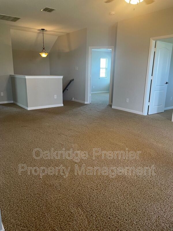 Building Photo - 811 Blue Quail Dr