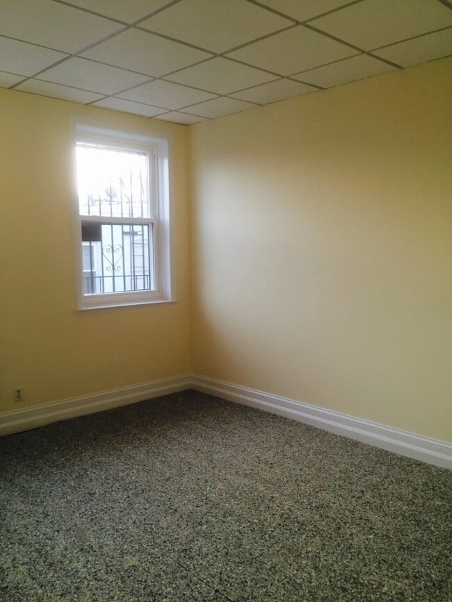 Building Photo - 1164 Ovington Ave