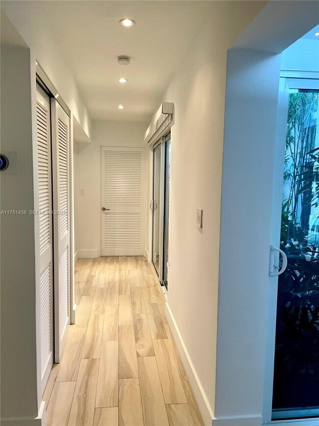 Building Photo - 1701 SE 11th St