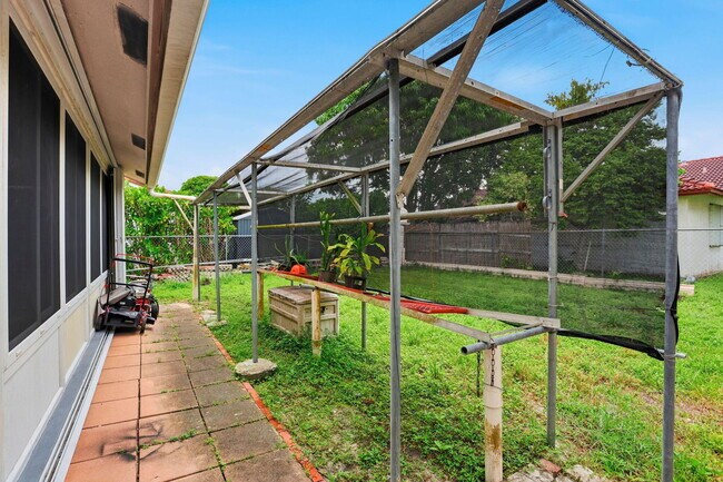 Building Photo - 2171 NW 76th Ave