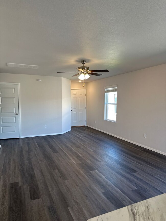 Building Photo - *Pre-leasing* Three Bedroom | Two Bath Hom...