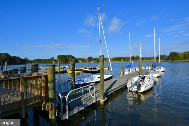 Building Photo - 832 Clifton Ave