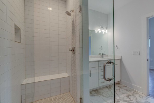 Building Photo - 324 Queen Ave