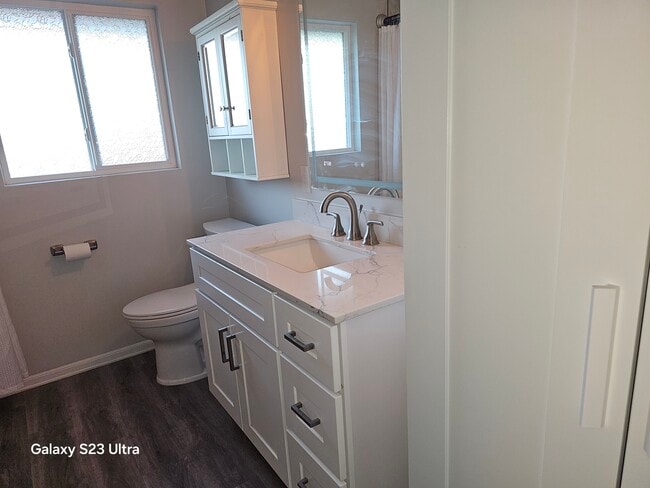 Building Photo - 3800 Hillsdale Dr