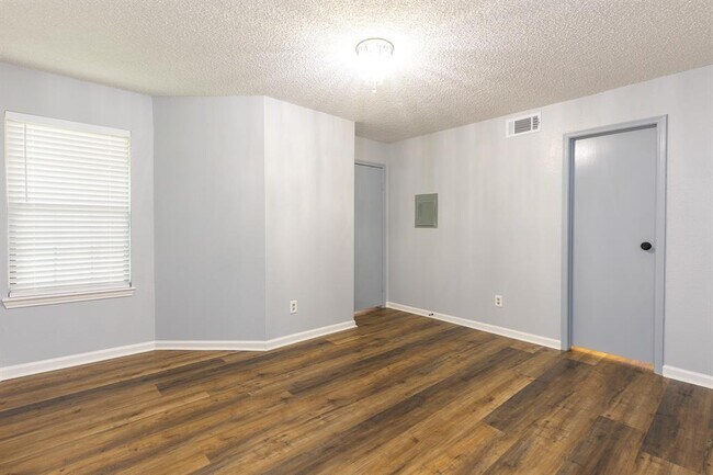 Building Photo - 2750 Holly Hall St
