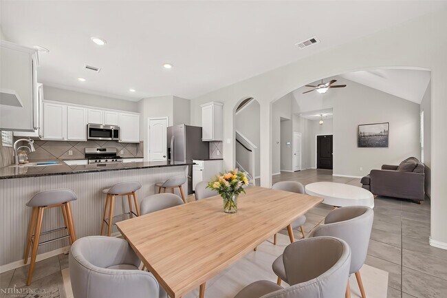 Building Photo - 20223 Highfield Park Dr
