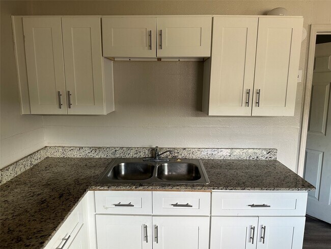Building Photo - 5409 Suez St