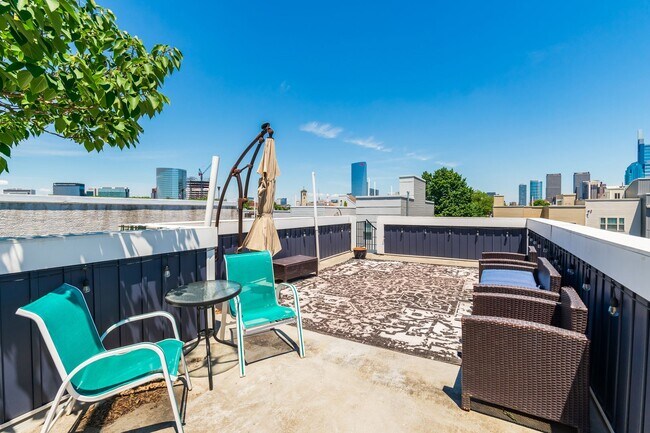 Building Photo - Three Bedroom Graduate Hospital Townhome