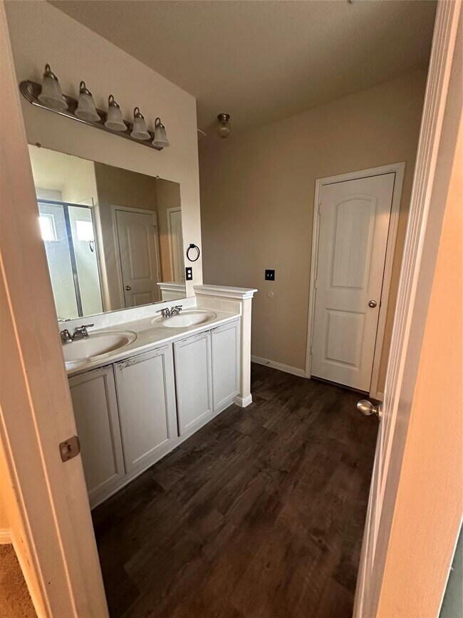 Building Photo - 207 Liard River Rd