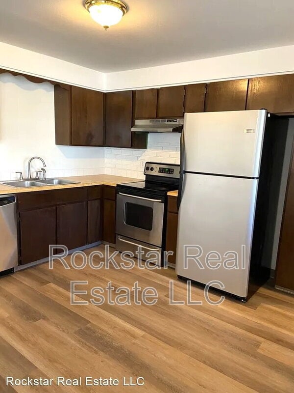 Building Photo - 1307 N Vista