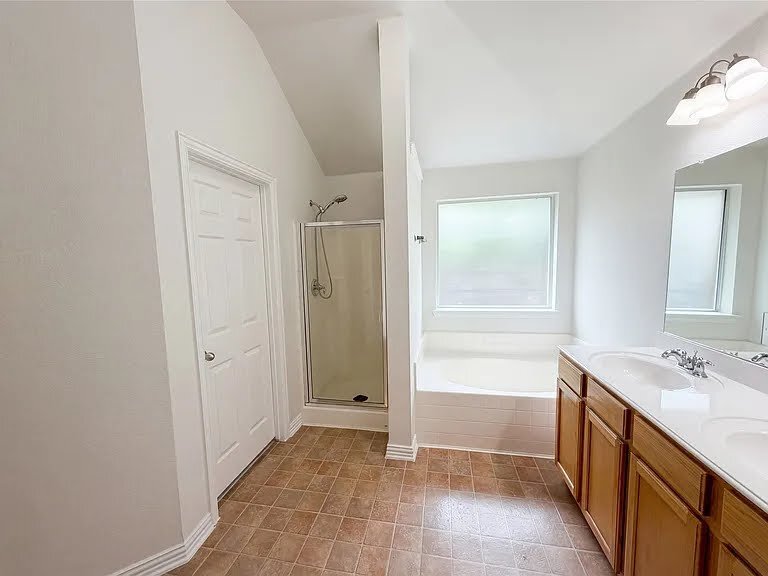 Building Photo - 2126 Highland River Dr