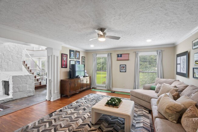 Building Photo - 132 Cherry Hills Dr