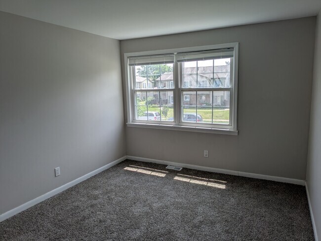 Building Photo - 16H Fernwood Dr
