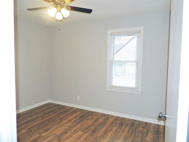 Building Photo - 106 Cowles Ave