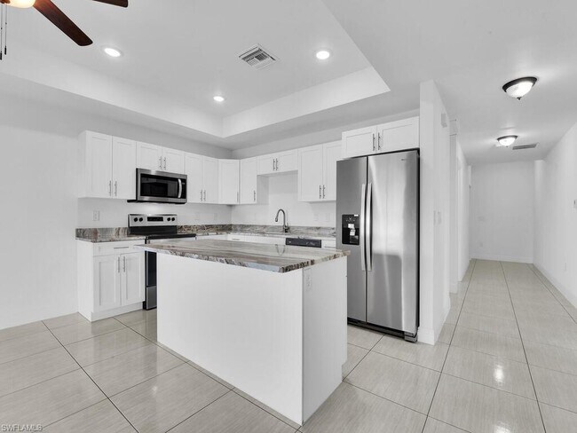 Building Photo - 716 Harry Ave S