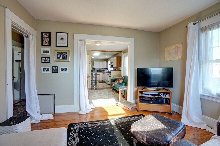 Building Photo - 77 2nd St