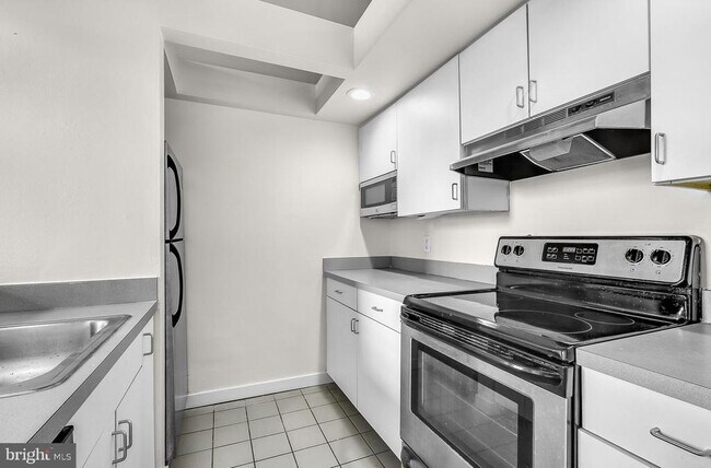 Primary Photo - 303 Vine St