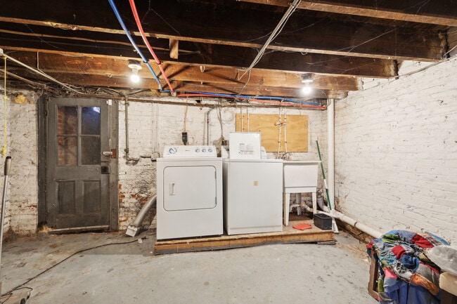 Building Photo - 700 E 36th St