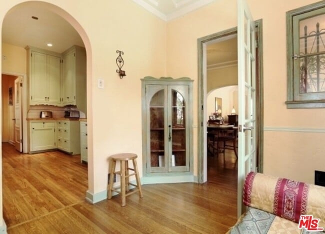 Building Photo - 1122 S Hayworth Ave