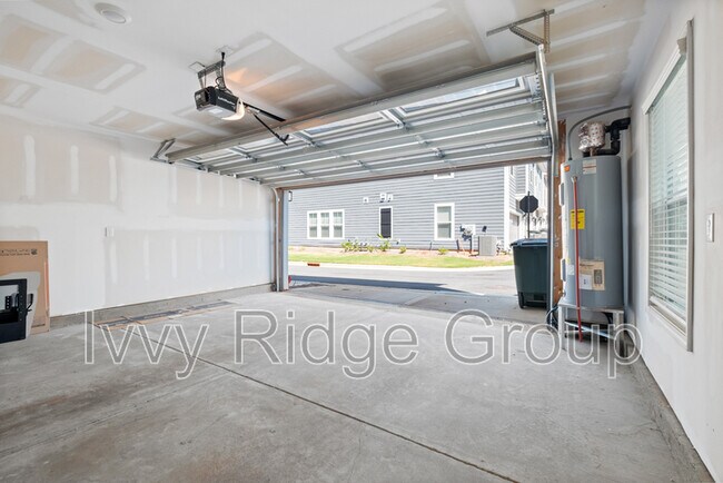 Building Photo - 2538 Lydia Ave