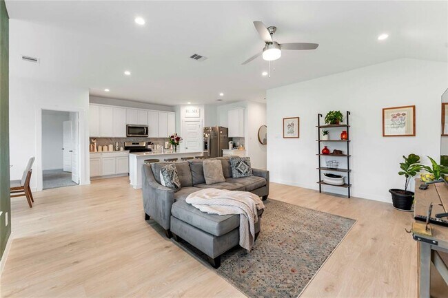 Building Photo - 31710 Carlisle Cv Ct