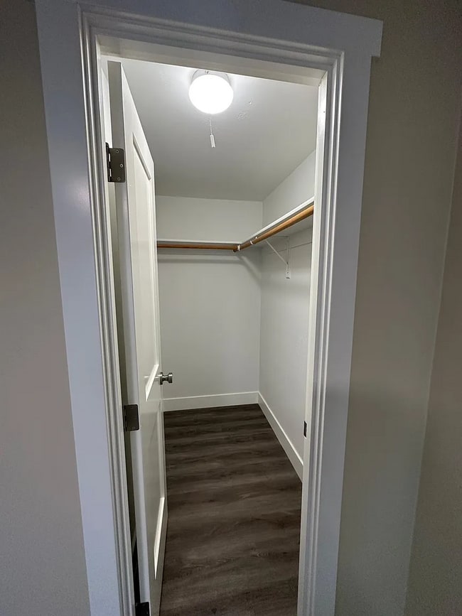 Building Photo - Modern Auburn Retreat—Fully Renovated 3BR ...