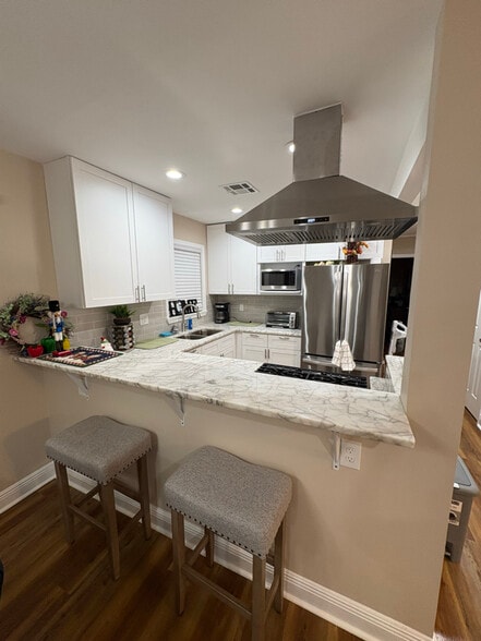 Building Photo - 1216 Hymelia Ave