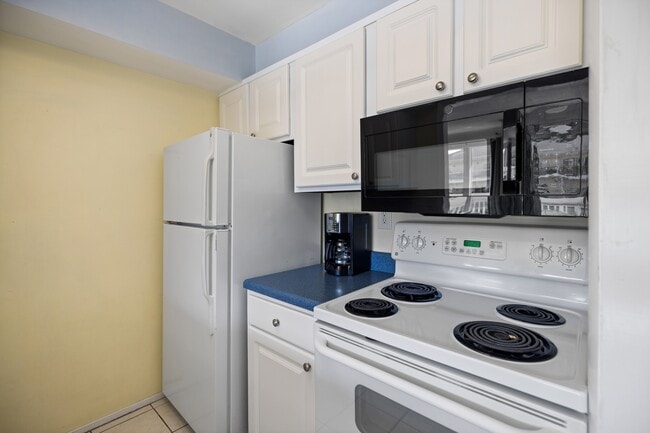 Building Photo - 775 Gulf Shore Dr