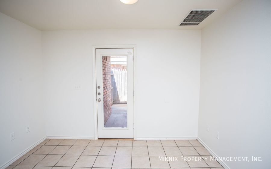 Building Photo - 908 N Belmont Ave