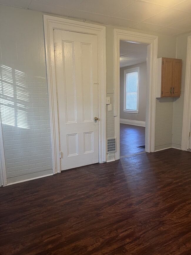 Building Photo - 367 Hawley St