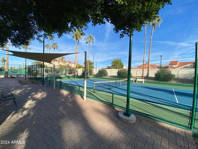 Building Photo - 2301 E Beachcomber Dr