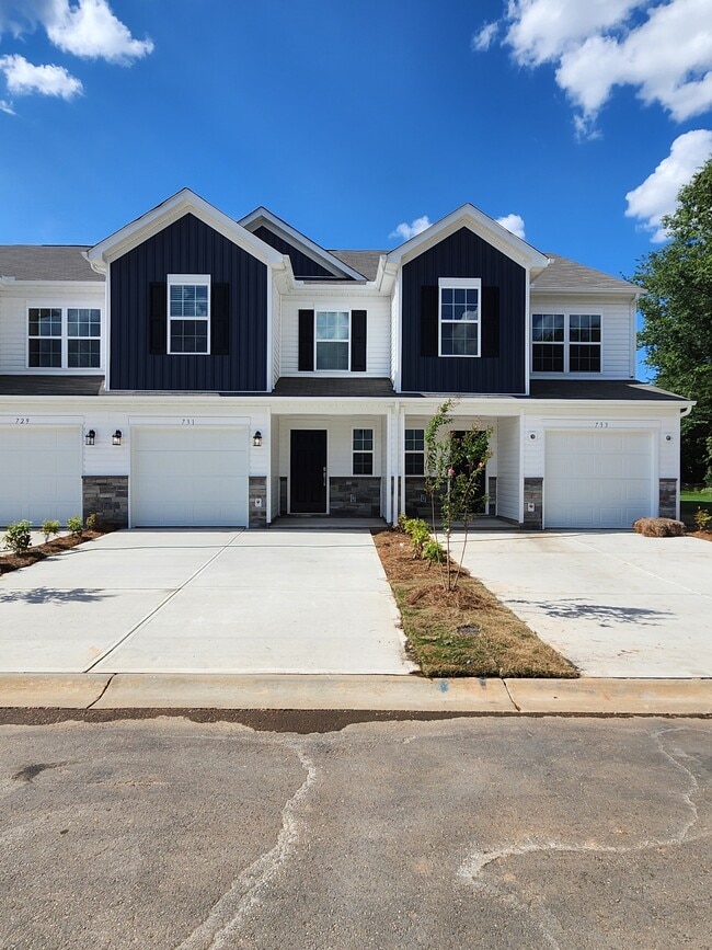 Building Photo - 731 Peyden Ln