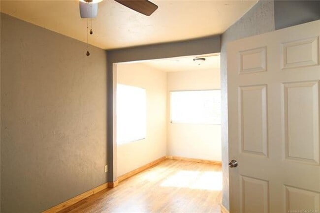Building Photo - 2 Bedroom 1 bathroom