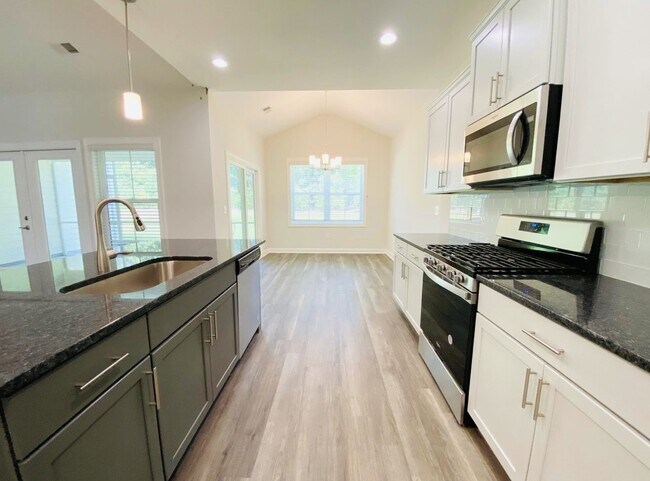 Building Photo - Lovely Three Bedroom Home Located in Lawto...