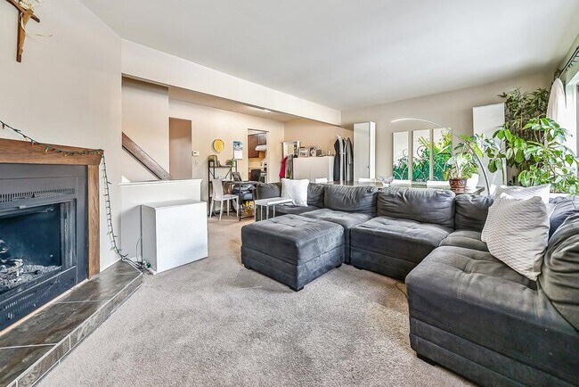 Building Photo - 2553 Meade Ct