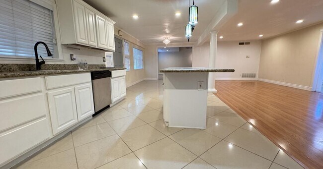 Building Photo - 7610 Miller Ave