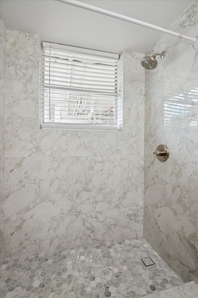 Building Photo - 524 Orton Ave