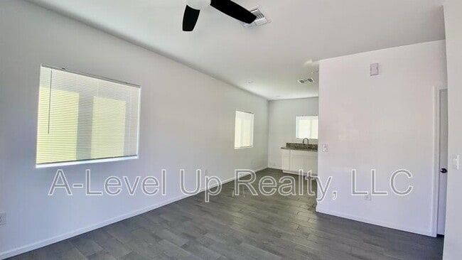 Building Photo - 1310 S San Jacinto Dr