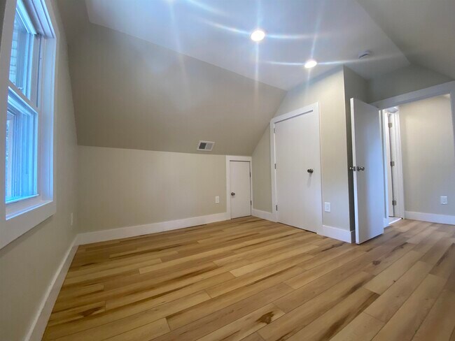 Building Photo - 275 Avenue B