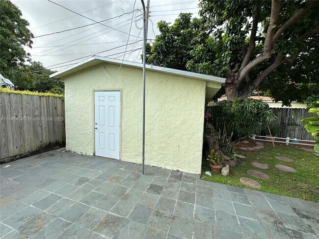 Building Photo - 8001 SW 36th Terrace