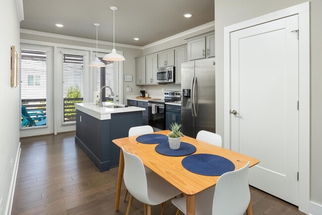 Building Photo - Fully furnished 1 bedroom!