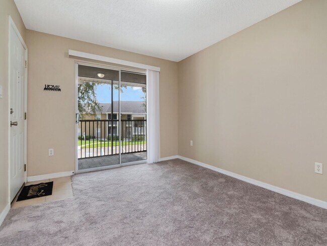 Building Photo - Park Lake — 1 Bed / 1 Bath + Den | Upstairs Condo | Brandon, FL